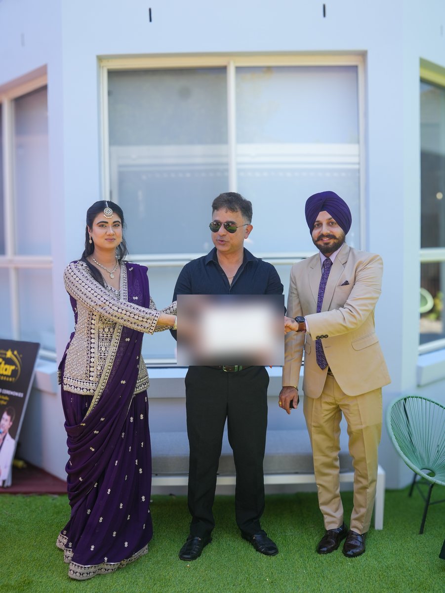 Star Celebrant presenting the marriage certificate to a Sikh couple in Sydney